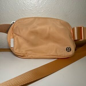 Lululemon Everywhere Belt Bag 1L Summer Glow